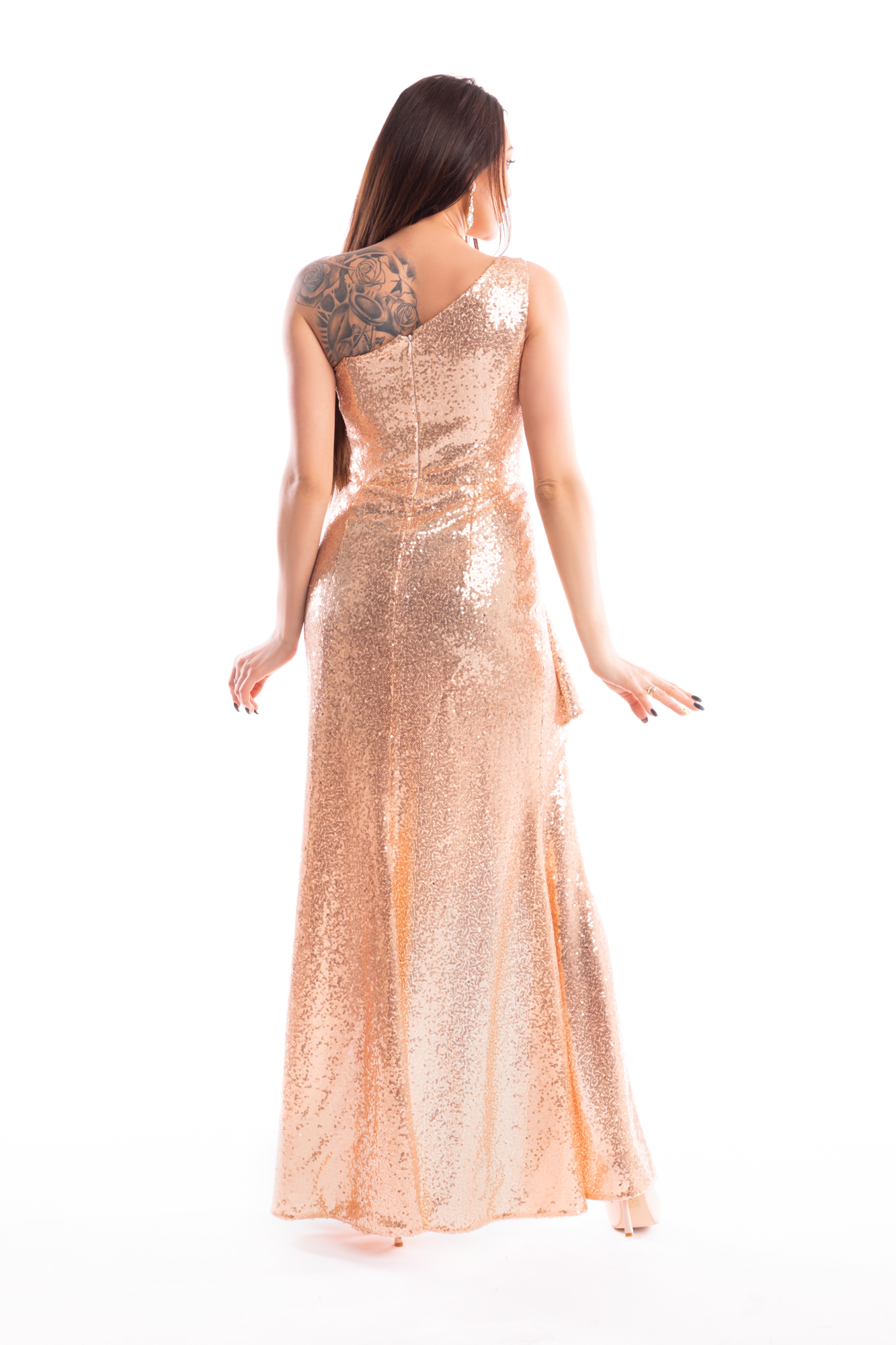 Asymetryczna, cekinowa suknia z rozcięciem – ADELA - Suknie wieczorowe