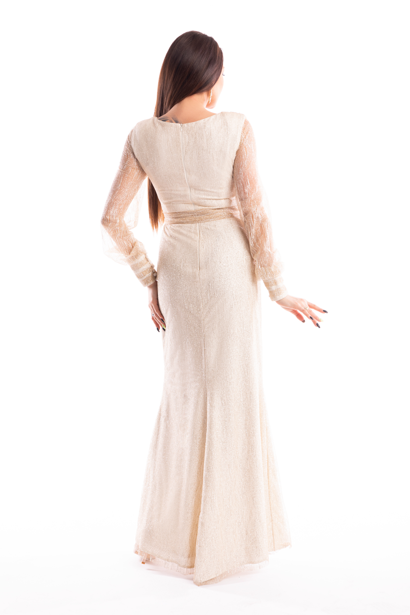 Prosta sukienka z rozcięciem i długim rękawem – CRISTAL - Suknie ślubne z koronki