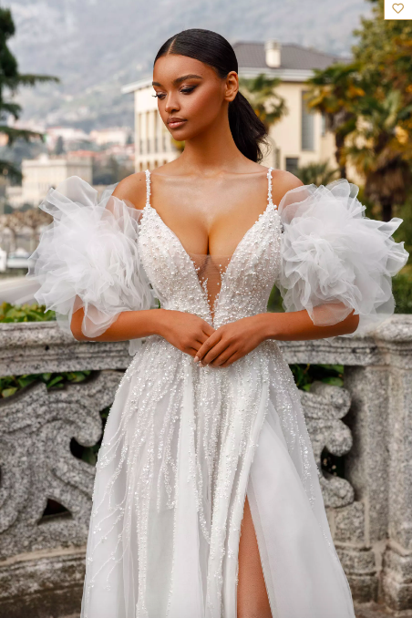Suknia ślubna z rozcięciem CLAIRE-OKSANA MUKHA - Kolekcja 2024